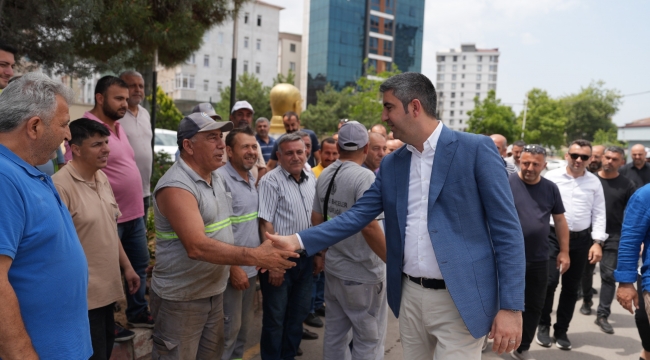 Başkan Gökhan Yüksel, Belediye Personeliyle Bayramlaştı